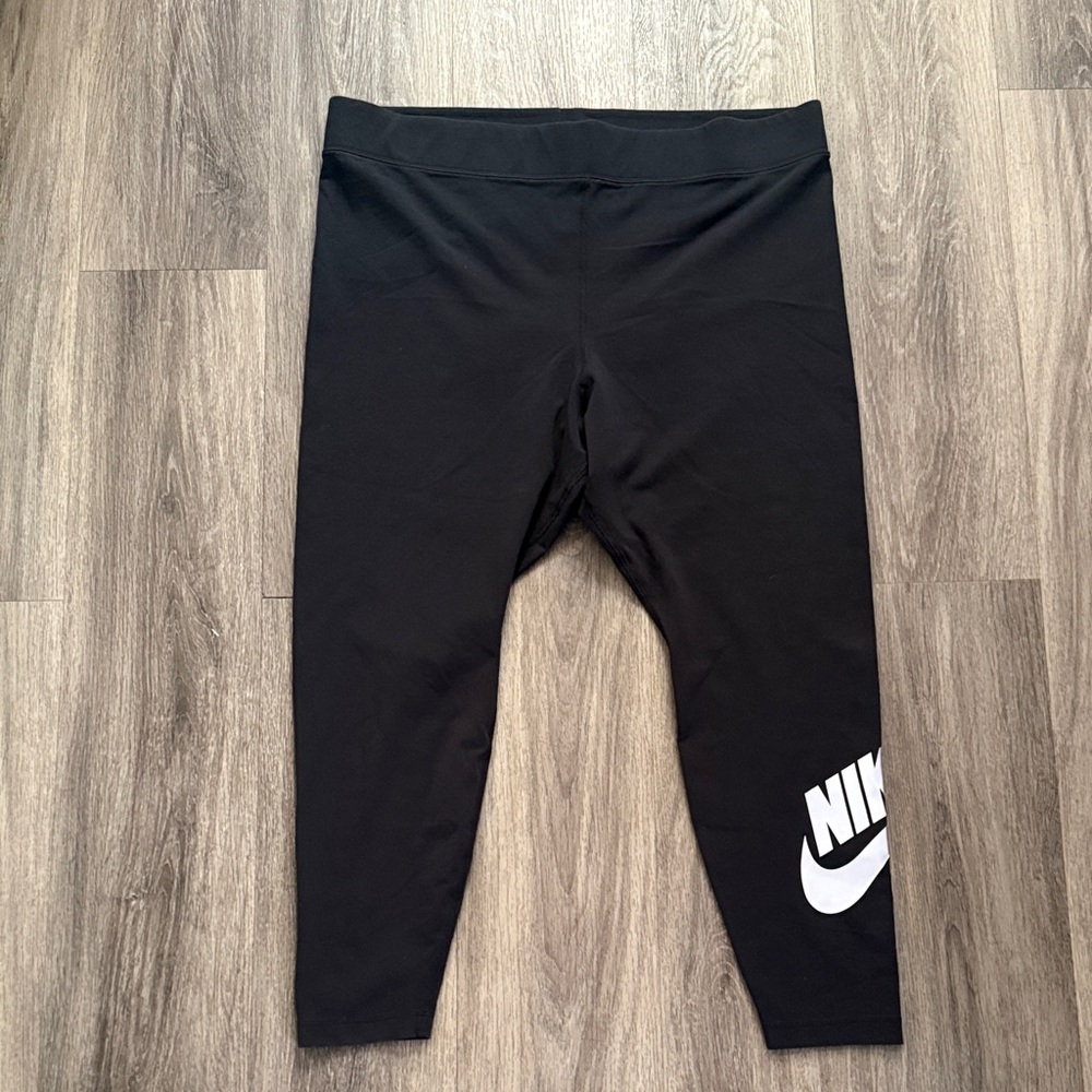 Nike Women's Black Leggings with White Logo Size 2X Casual Stretch Athletic